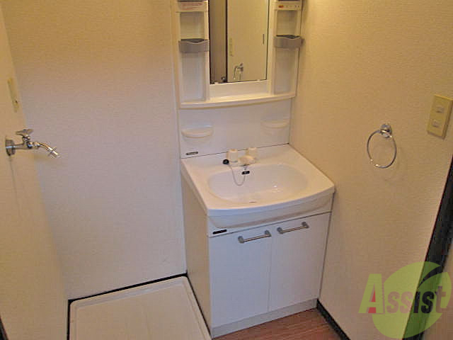 洗面設備　シンプルかつ使いやすそうな洗面です、鏡もあるので便利～