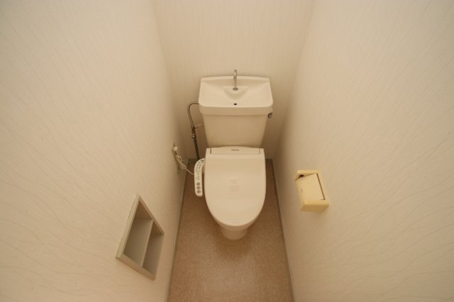 トイレ　温水洗浄便座付き♪