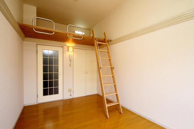 居室・リビング　天井高くて開放感あります♪