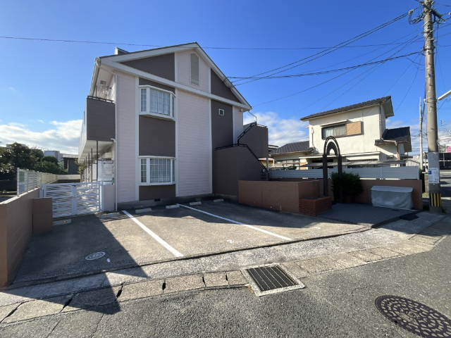 建物外観　明るい色調の外観です♪