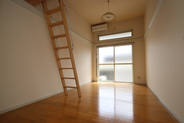 居室・リビング　ロフトもつきで開放感ございます♪はじめての一人暮らしにも♪