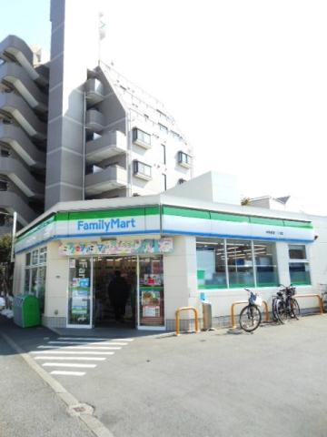 コンビニ　ファミリーマート（コンビニ）まで150m