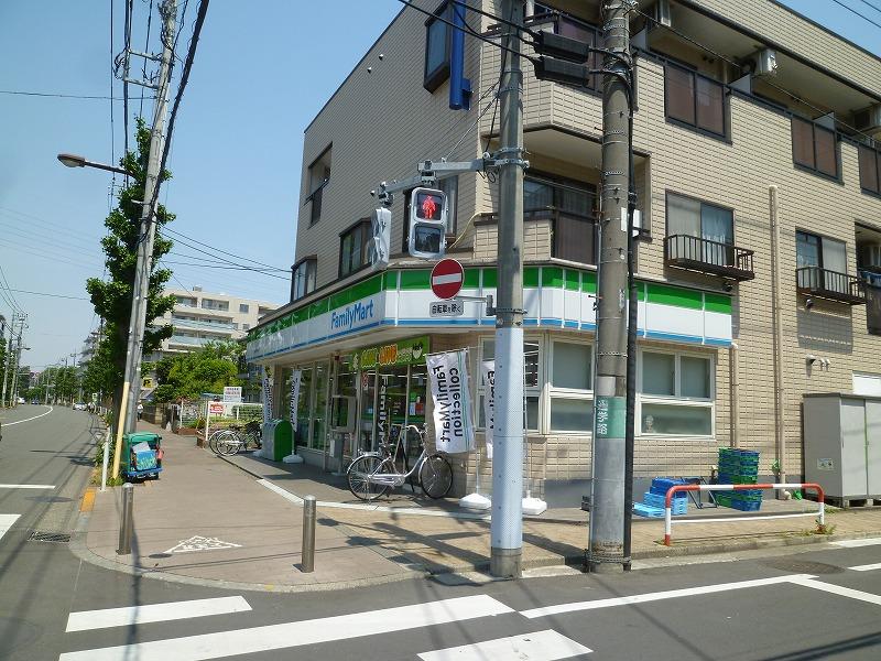 コンビニ　ファミリーマート（コンビニ）まで600m