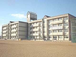 中学校　姫路市立　大津中学校（中学校）まで707m