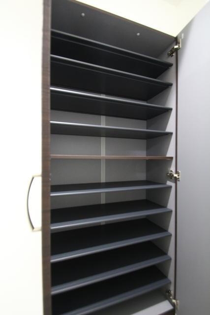 収納　収納　シューズボックス