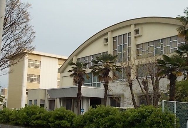 中学校　今治市立日吉中学校（中学校）まで1100m