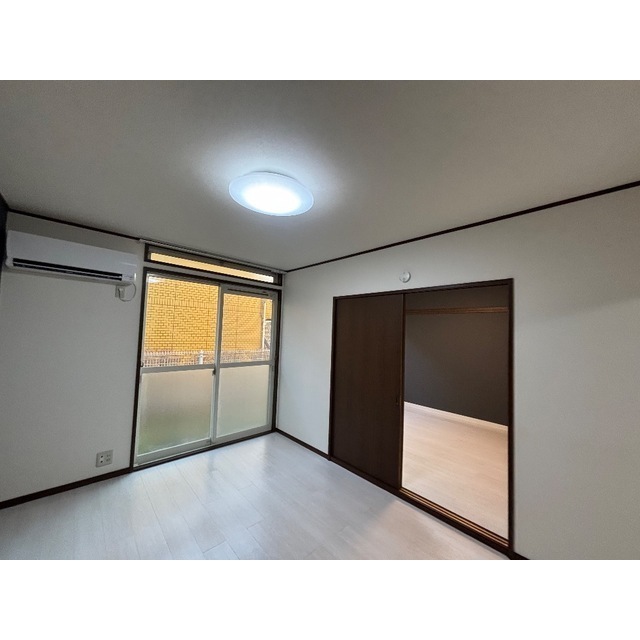 居室・リビング　ゆったり過ごせる居間です