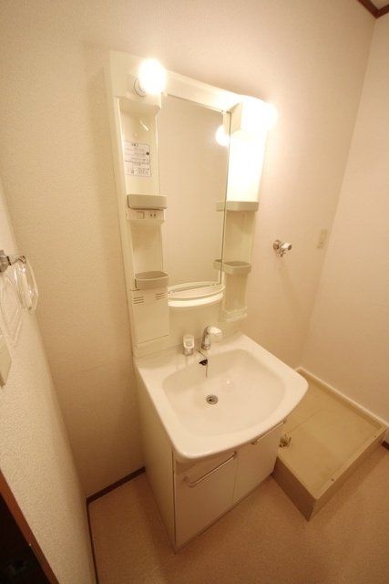 洗面設備　★同建物階下部屋写真★