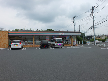 コンビニ　セブン-イレブン 東松山市松山店（コンビニ）まで811m