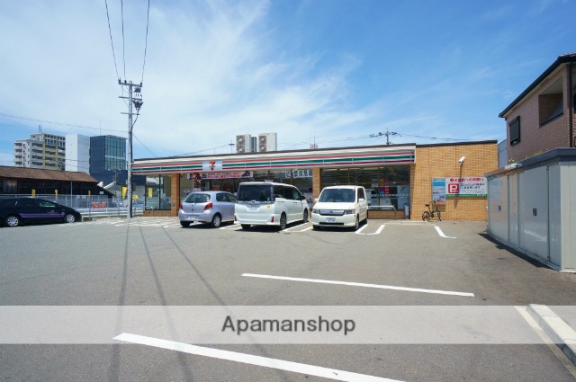 飲食店　ガスト（飲食店）まで700m