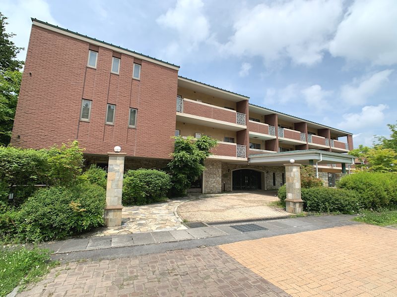 建物外観　ゴルフ場まで徒歩圏内の好立地！