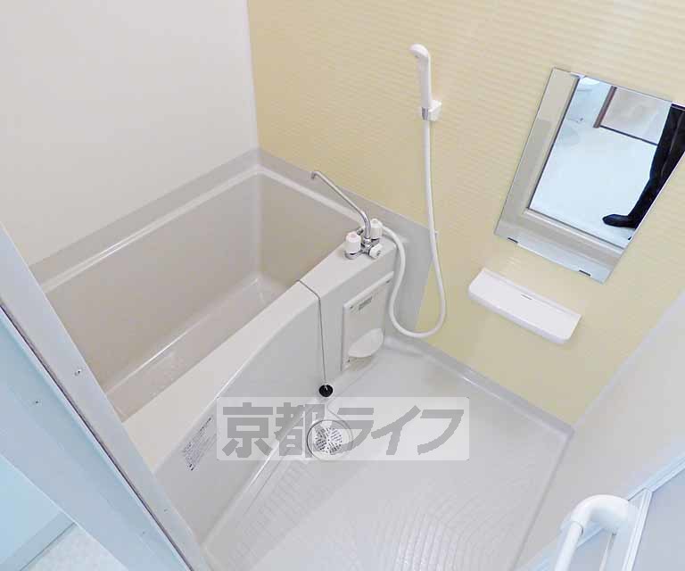 バス・シャワールーム　バスルームです。