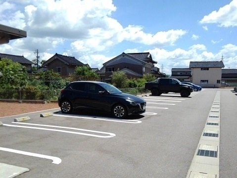 駐車場　車をお持ちの方に嬉しい駐車場付きの物件です