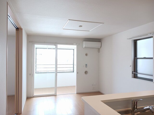 居室・リビング　ゆったり過ごせる居間です