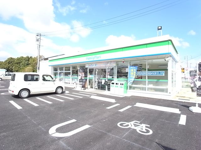 コンビニ　ファミリーマート（コンビニ）まで10m