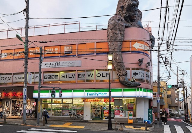 コンビニ　ファミリーマート　太子堂三丁目店（コンビニ）まで594m