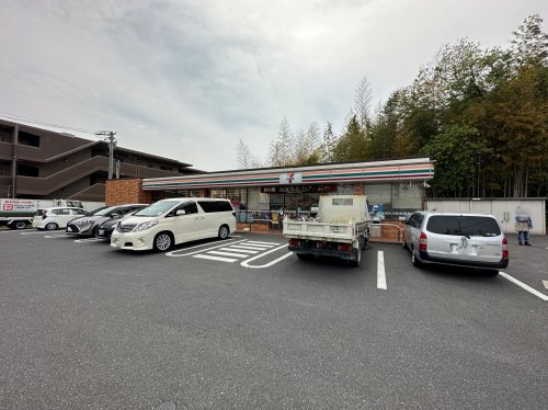 コンビニ　セブンイレブン 名古屋西山本通3丁目店（コンビニ）まで301m