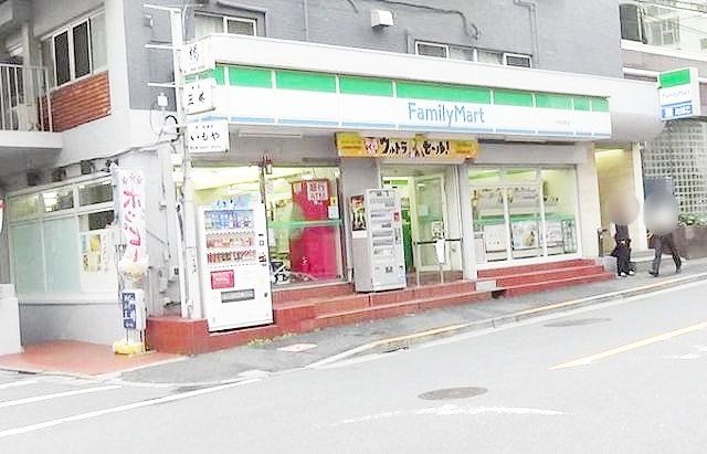 コンビニ　ファミリーマート市谷田町店（コンビニ）まで100m