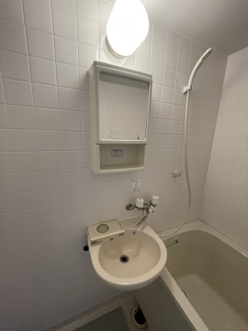 洗面設備　独立洗面台です