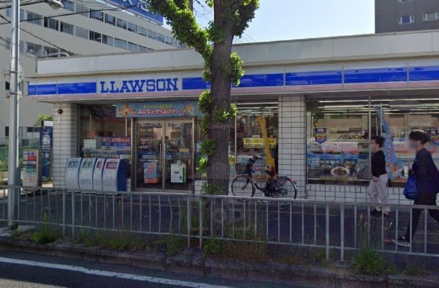 コンビニ　ローソン　江坂町四丁目店（コンビニ）まで551m
