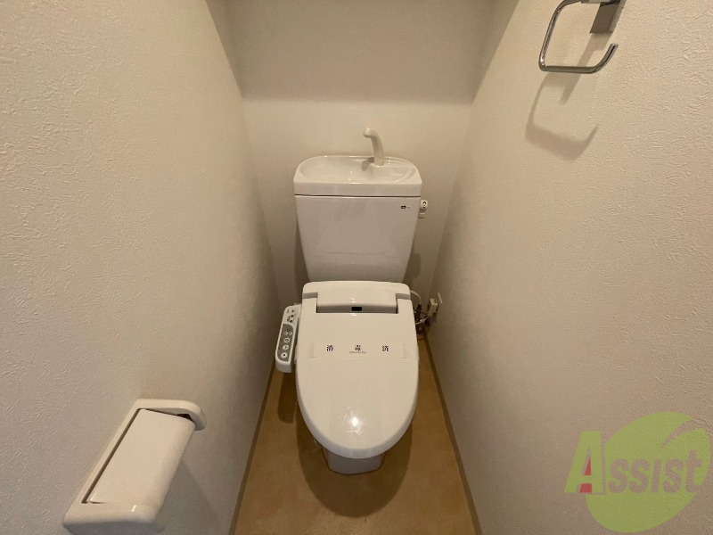 トイレ　こちらはトイレになります。ウォシュレット機能付です。