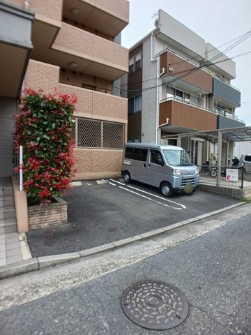駐車場　駐車場に車を止められます