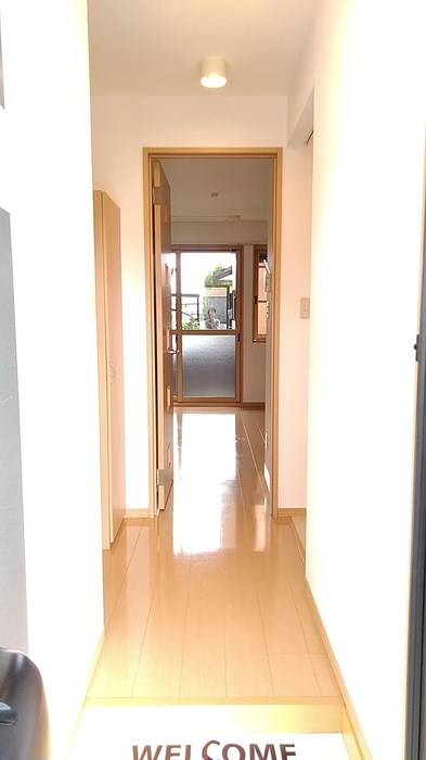 玄関　※同間取り別部屋の写真です。