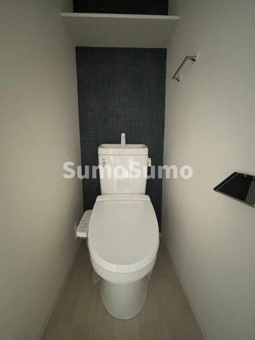 トイレ　落ち着いた色調のトイレです