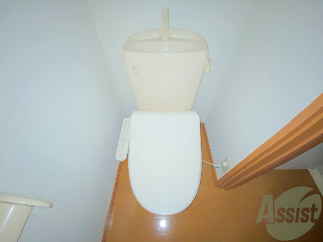 トイレ　おトイレには便利なウォッシュレットが付いています。