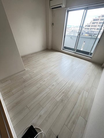 居室・リビング　こちらのリビングで趣味の時間をお楽しみください