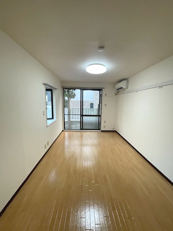 居室・リビング　※別部屋の参考写真です。