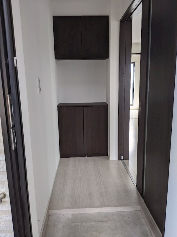 玄関　※同物件別部屋参考画像