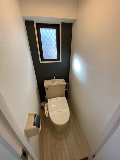 トイレ　温水洗浄便座付きのトイレです♪