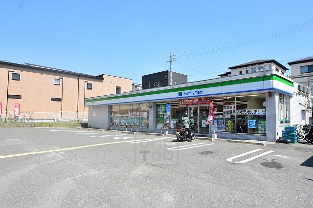 コンビニ　ファミリーマート　豊中西緑丘（コンビニ）まで329m