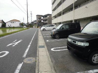 駐車場　駐車場