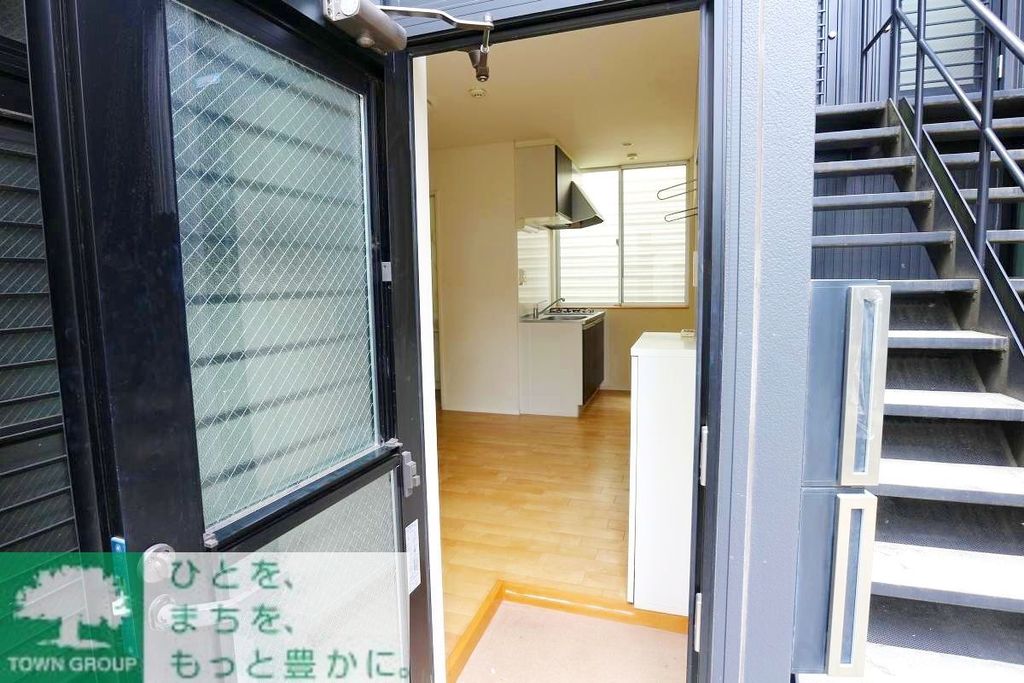 玄関　お部屋探しは株式会社　タウンハウジング　までお気軽にお問合…
