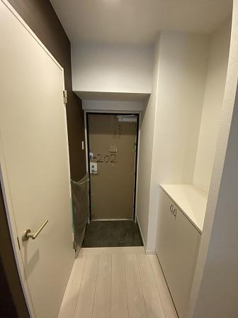 玄関　（写真は202号）