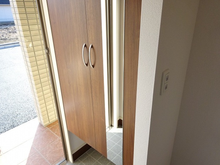 玄関　シューズボックスです