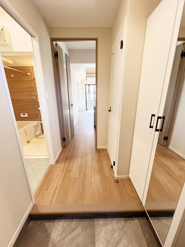 玄関　別部屋、反転タイプ