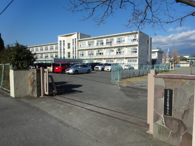 中学校　富士市立吉原第一中学校（中学校）まで1582m