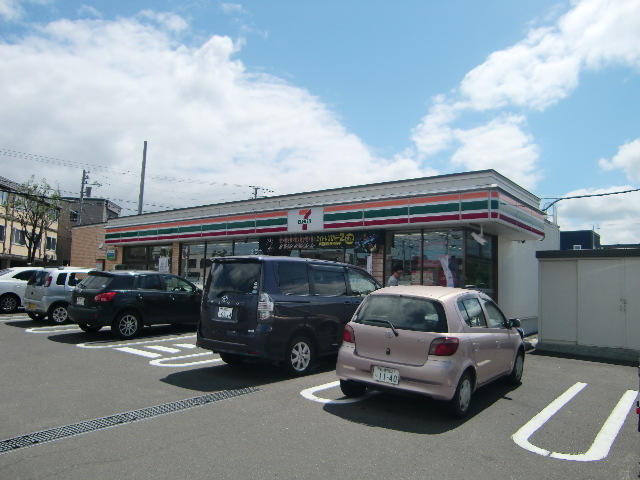 コンビニ　セブンイレブン札幌発寒8条店（コンビニ）まで368m