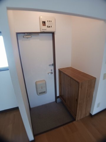 玄関　収納もある玄関です