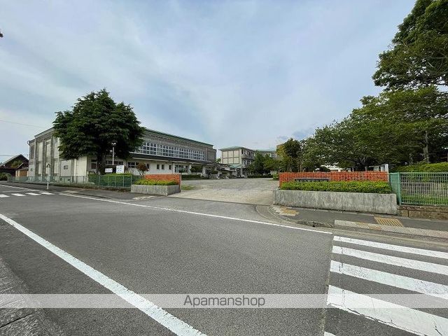 中学校　都城市立西中学校（中学校）まで93m
