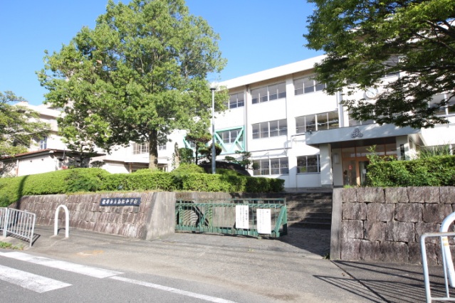 中学校　橿原市立白橿中学校（中学校）まで1800m