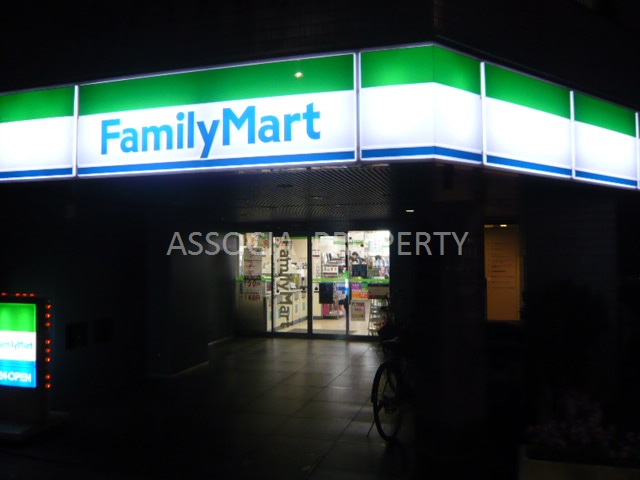 コンビニ　ファミリーマートサンズ西新宿店（コンビニ）まで270m
