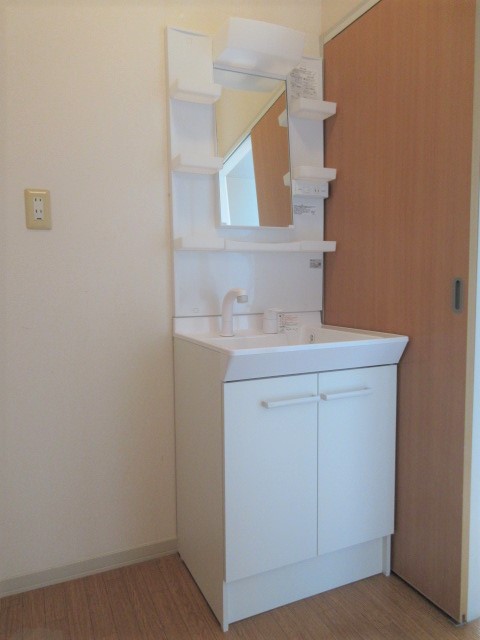 洗面設備　写真は別の部屋のものです。