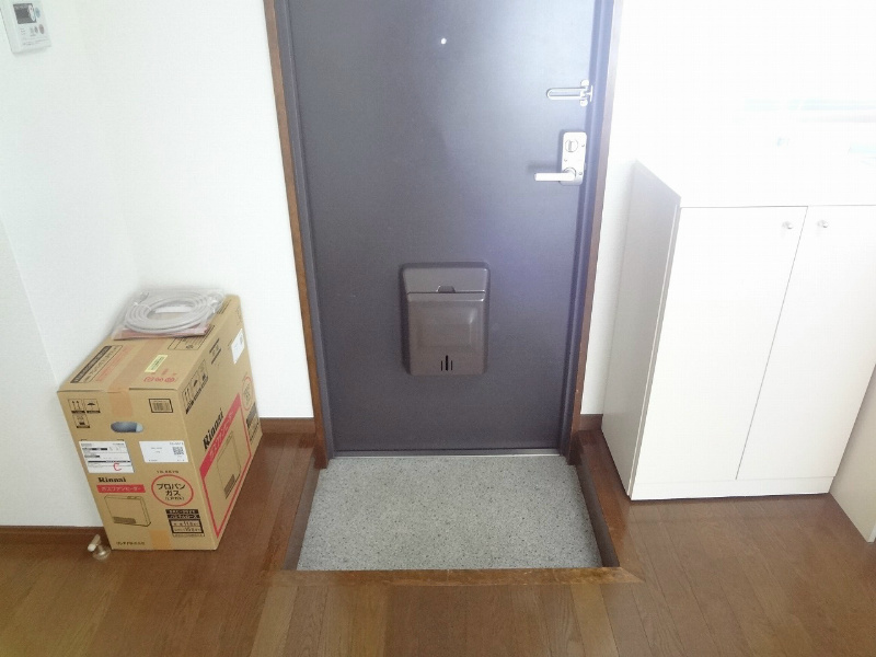 玄関　同タイプのお部屋の写真です。