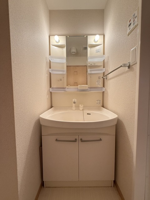洗面設備　別部屋参考写真です