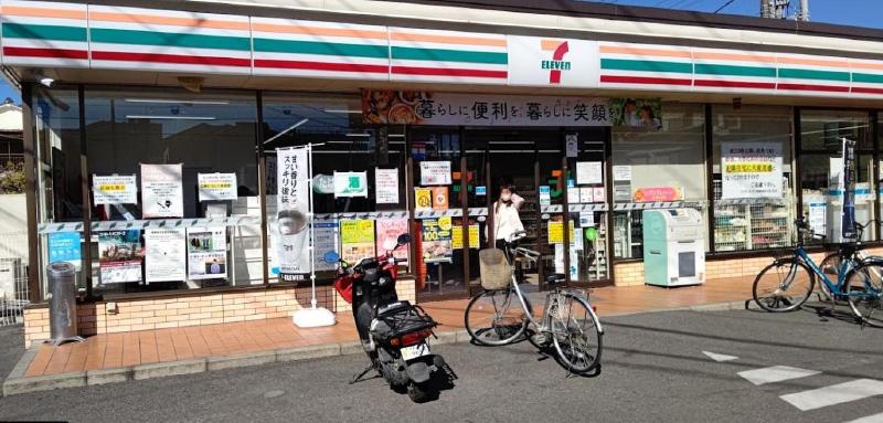 コンビニ　セブンイレブン（コンビニ）まで700m