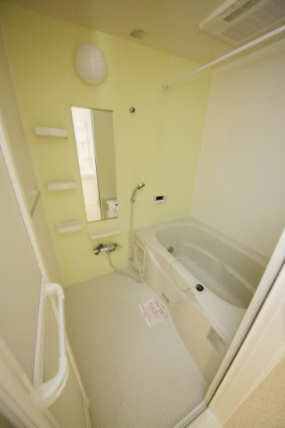 バス・シャワールーム　別部屋同一間取りのお写真となります。